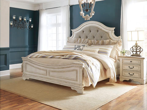 Realyn King Bed