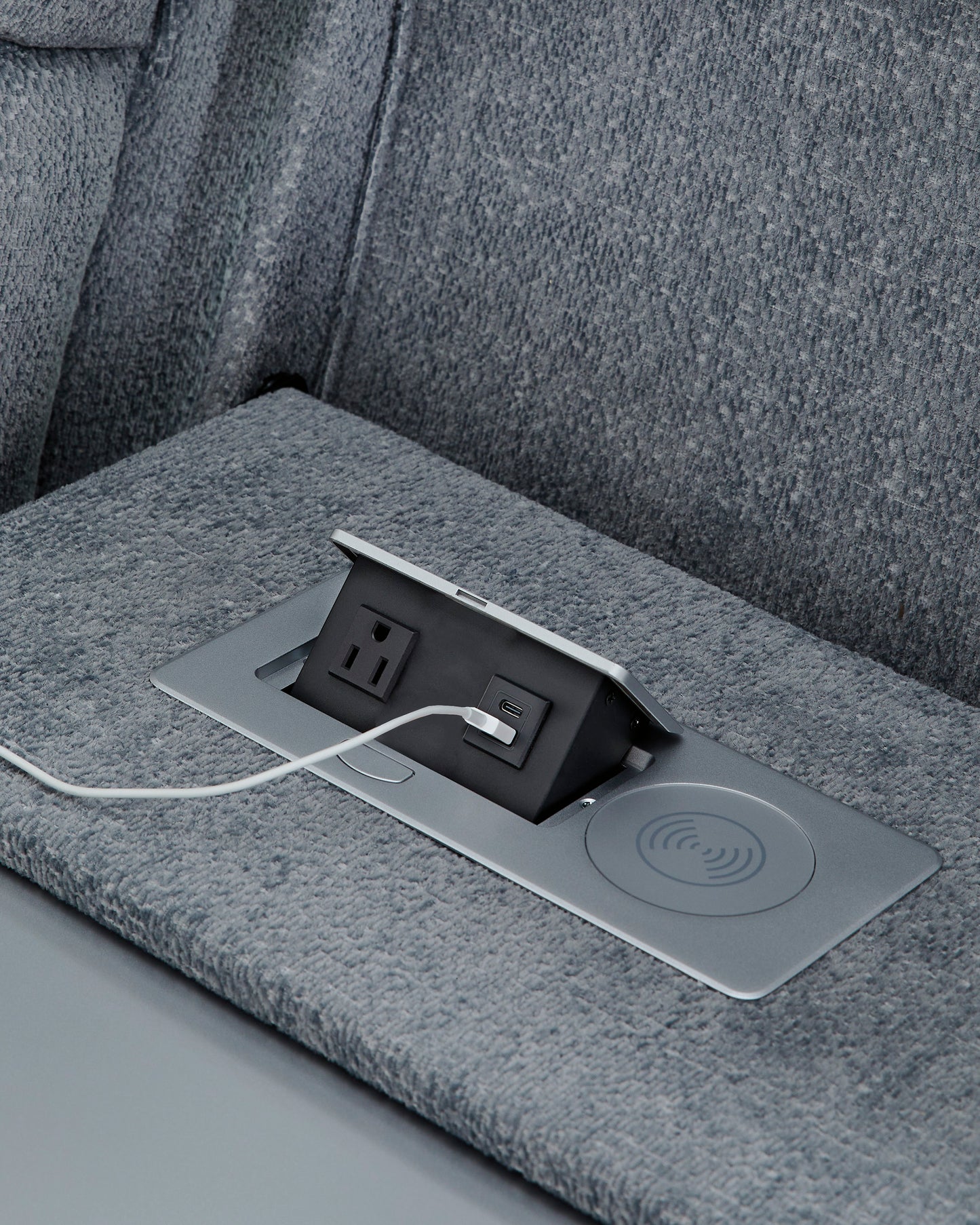 Forest Lake Loveseat With Console With Headrest