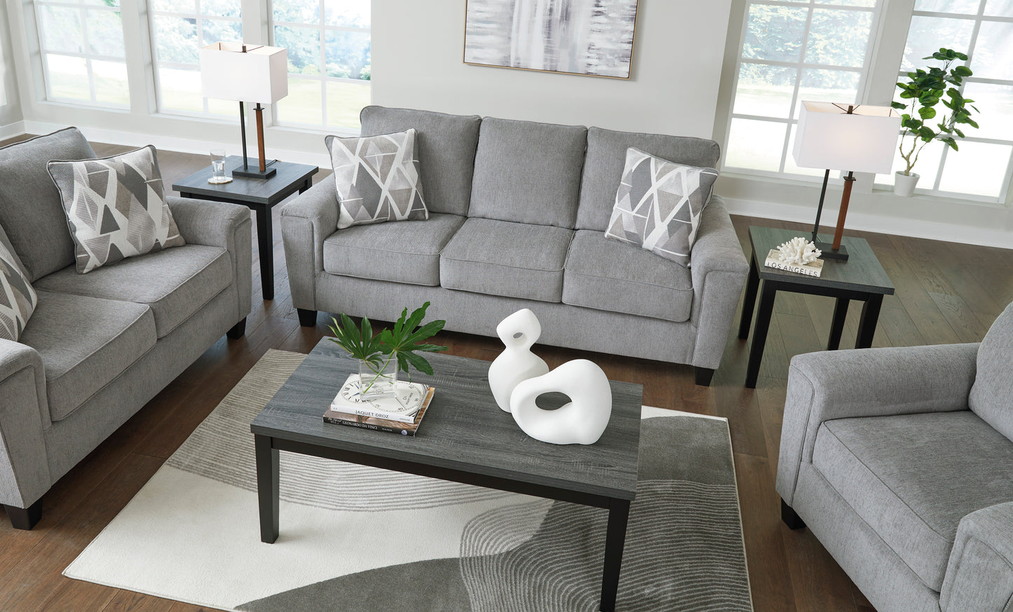 Leeshan Loveseat