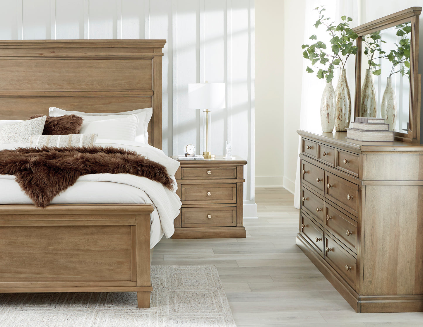 Mylarken KING UPHOLSTERED BED