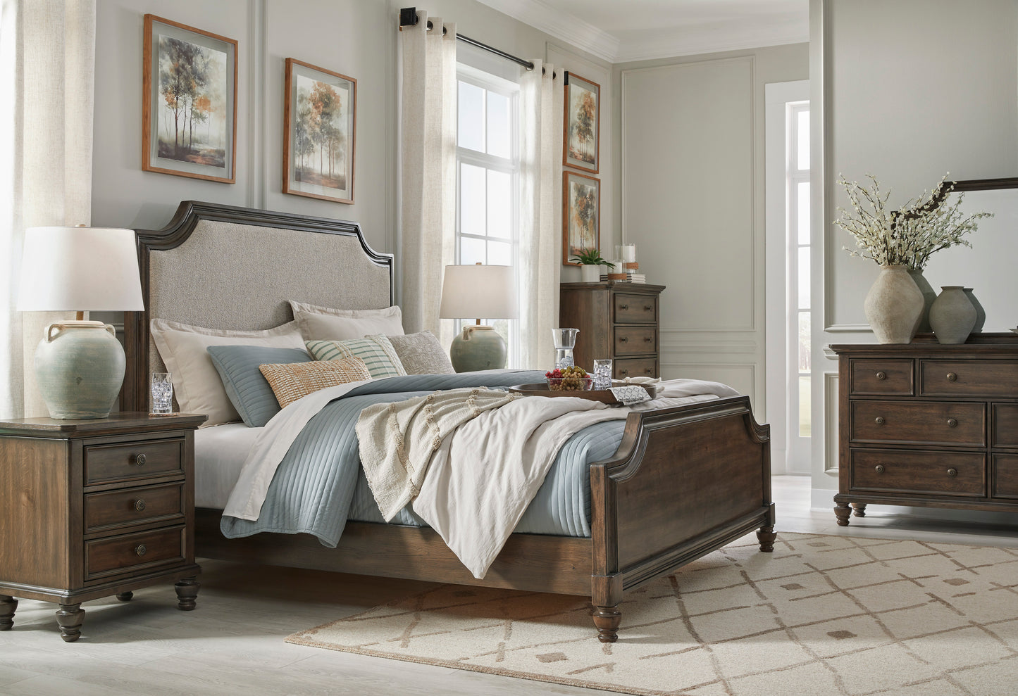 Veramond King Panel Bed