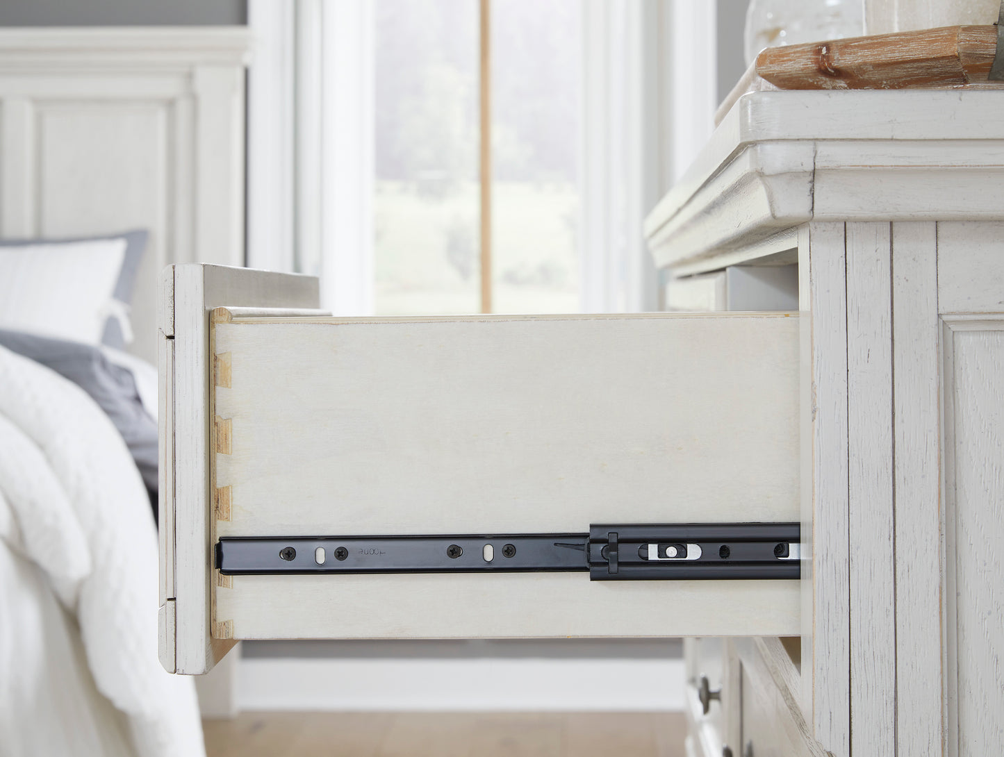 Robbinsdale Bedroom set