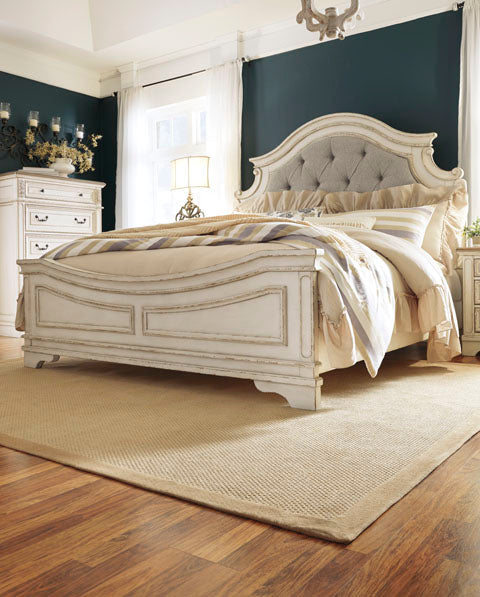 Realyn King Bed