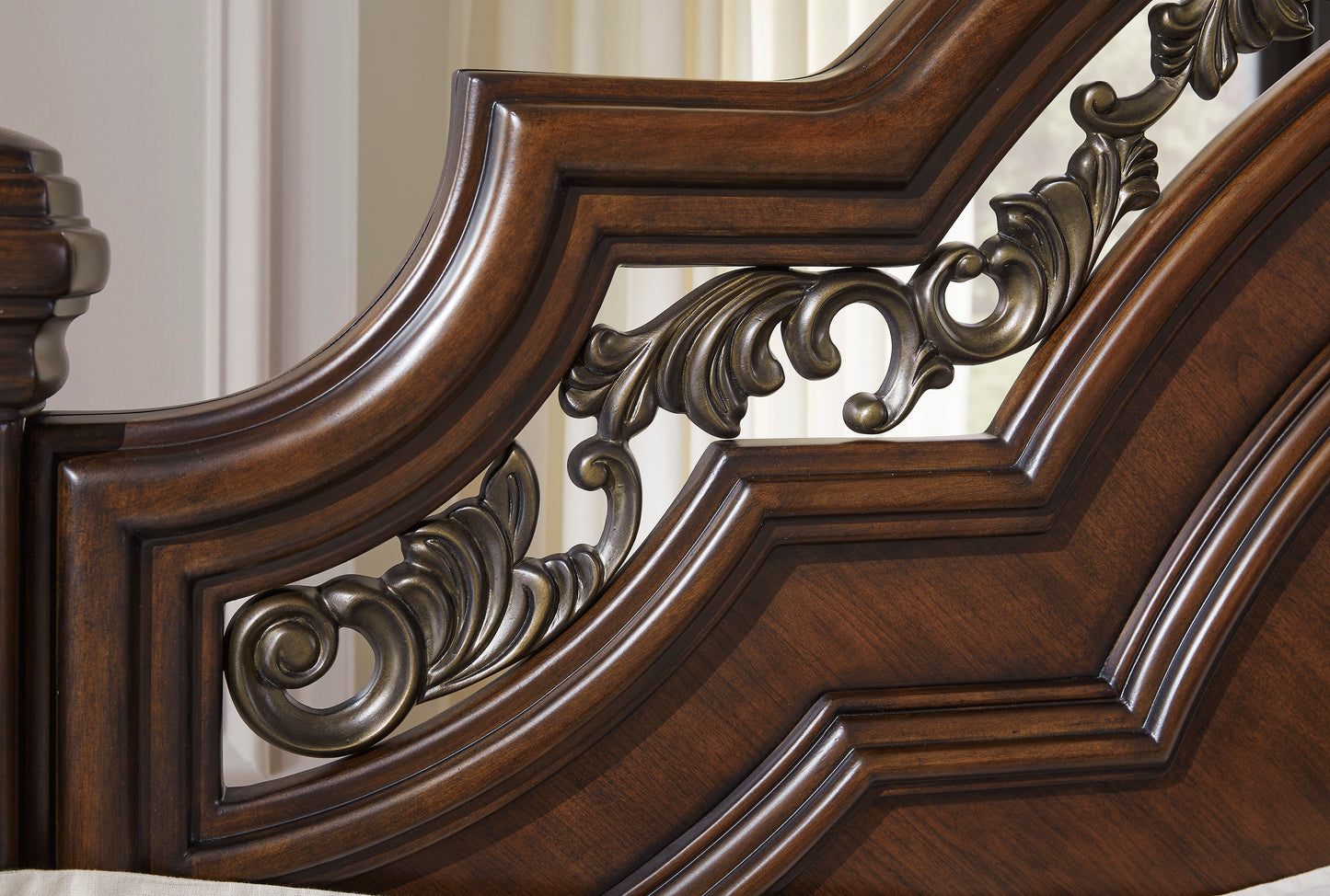 Lavinton Bedroom set