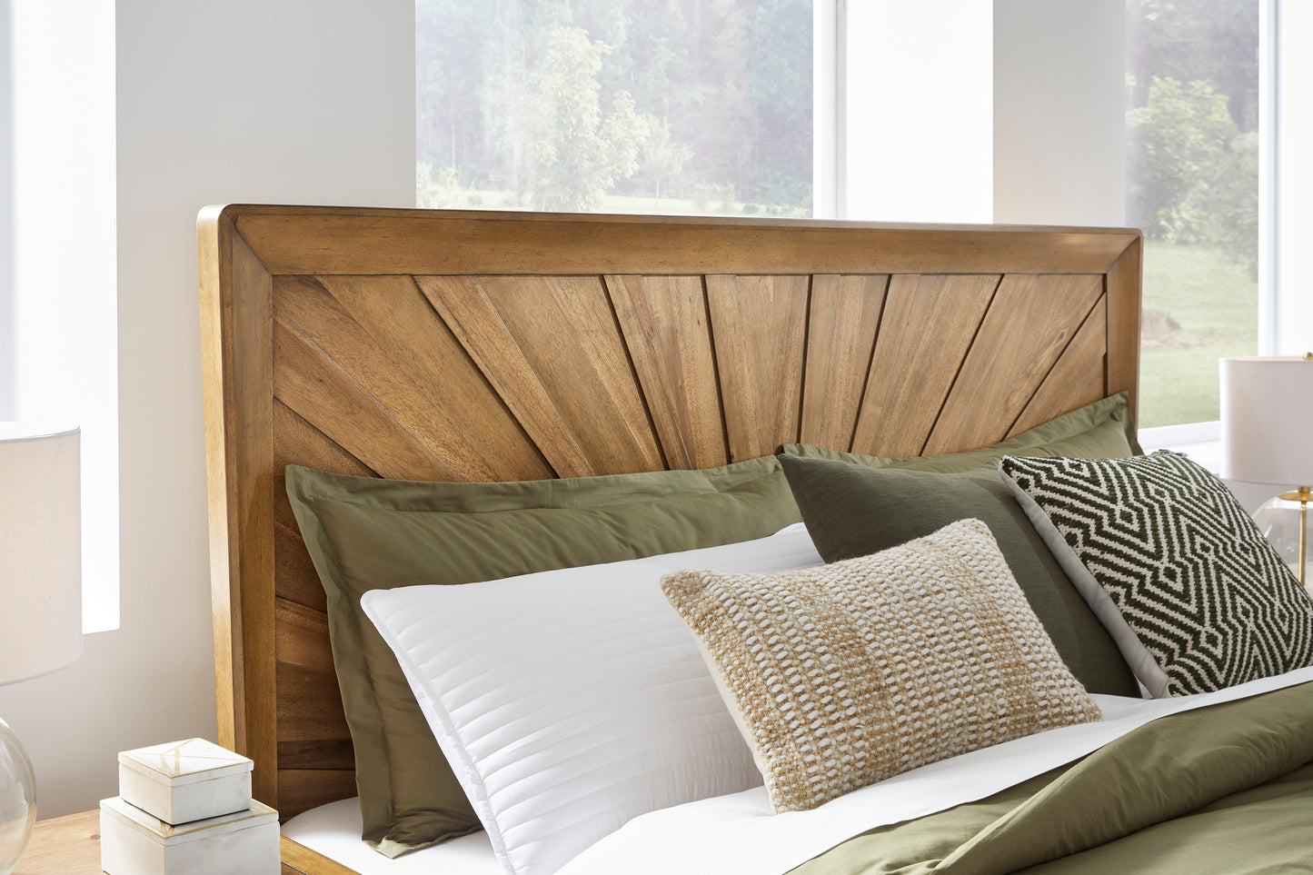 Takston King Panel Bed