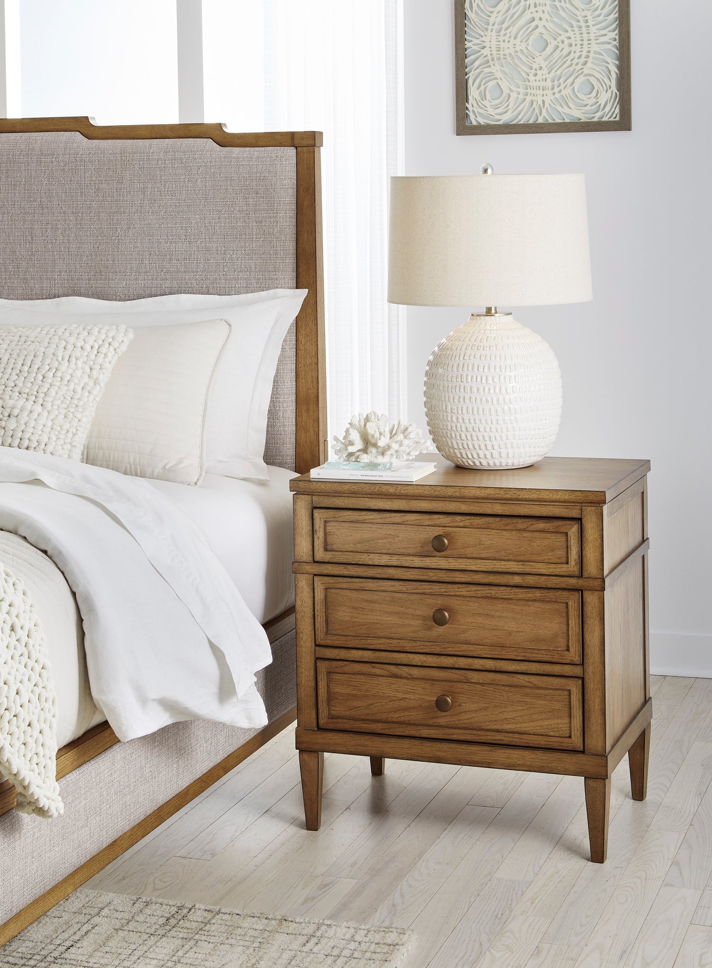 Sharlance Bedroom Set (Bed+2 Nightstands)