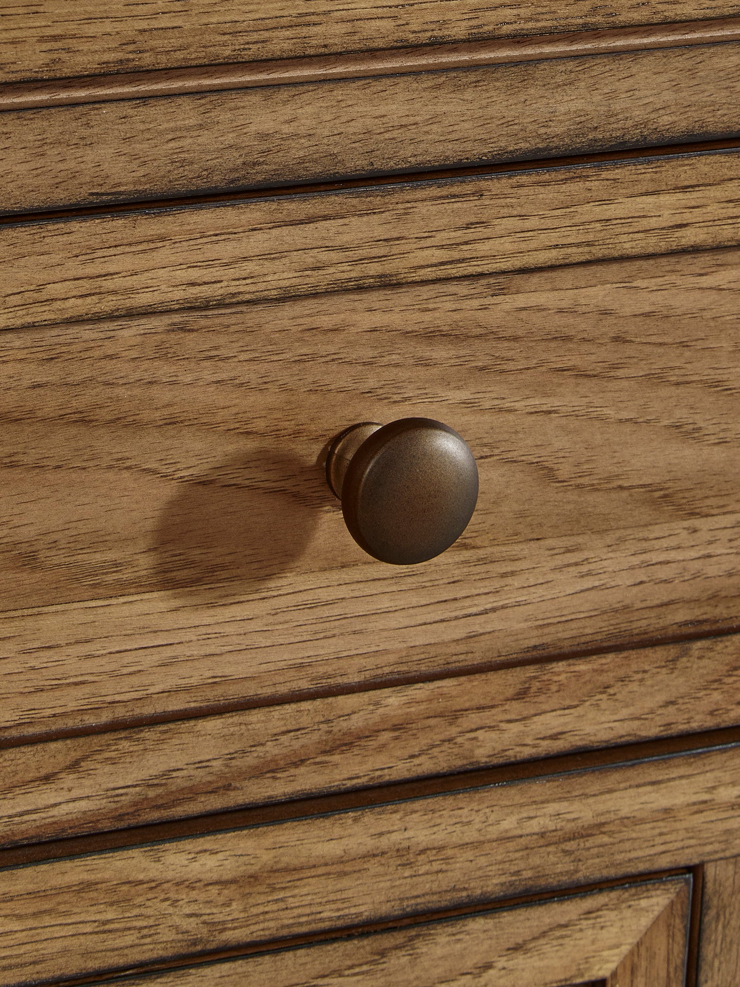 Sharlance Bedroom Set (Bed+2 Nightstands)