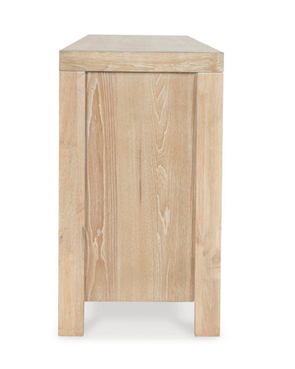 Yalinton Dining Room Server