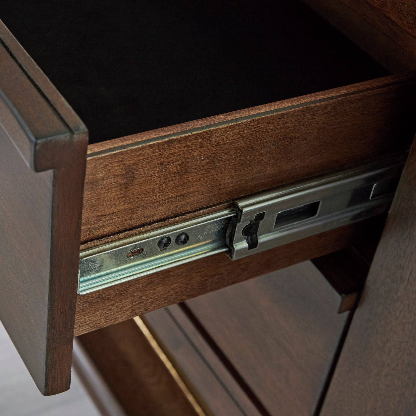 Krestone Dinig Room Server