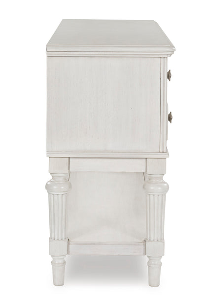 Montelaine Dining Server