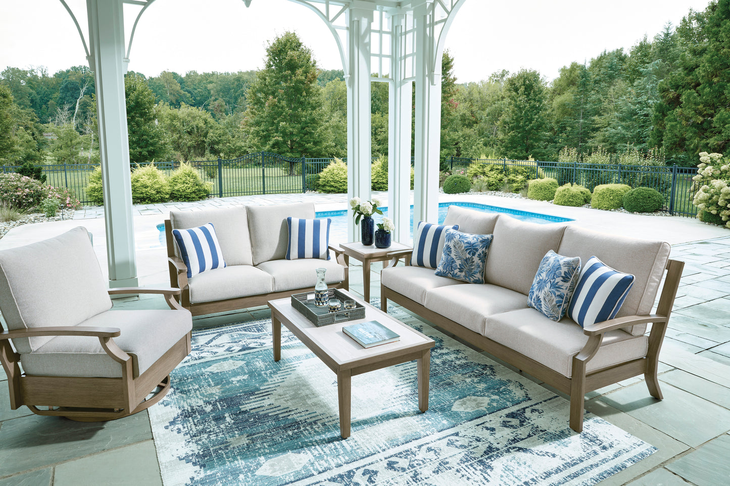 Rainier Ranch Sofa With Cushion