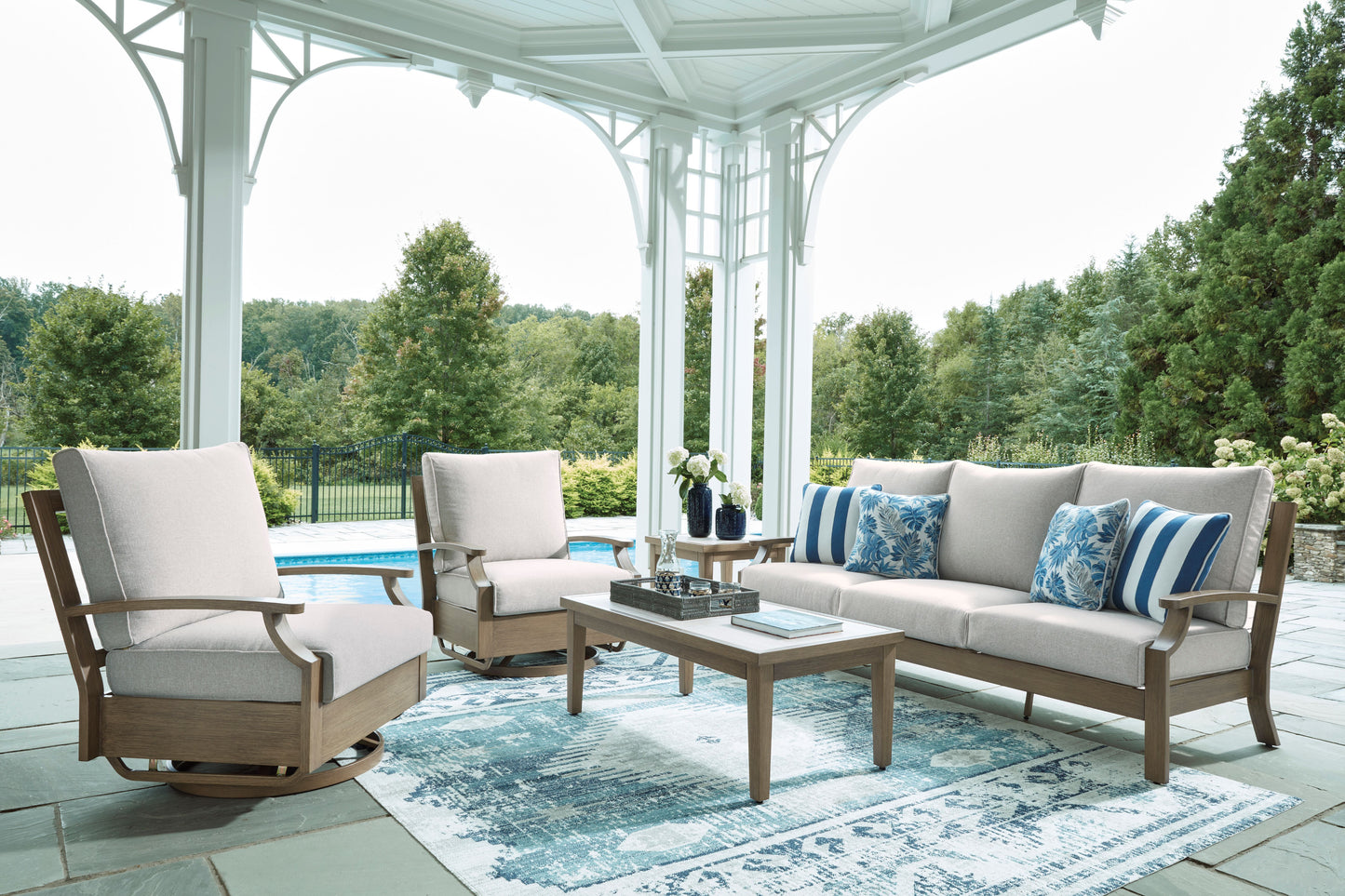 Rainier Ranch Sofa With Cushion