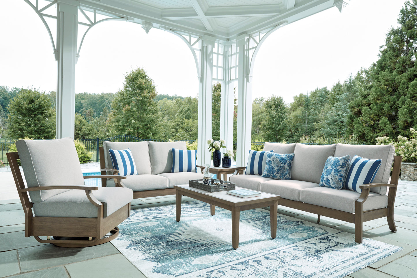 Rainier Ranch Sofa With Cushion
