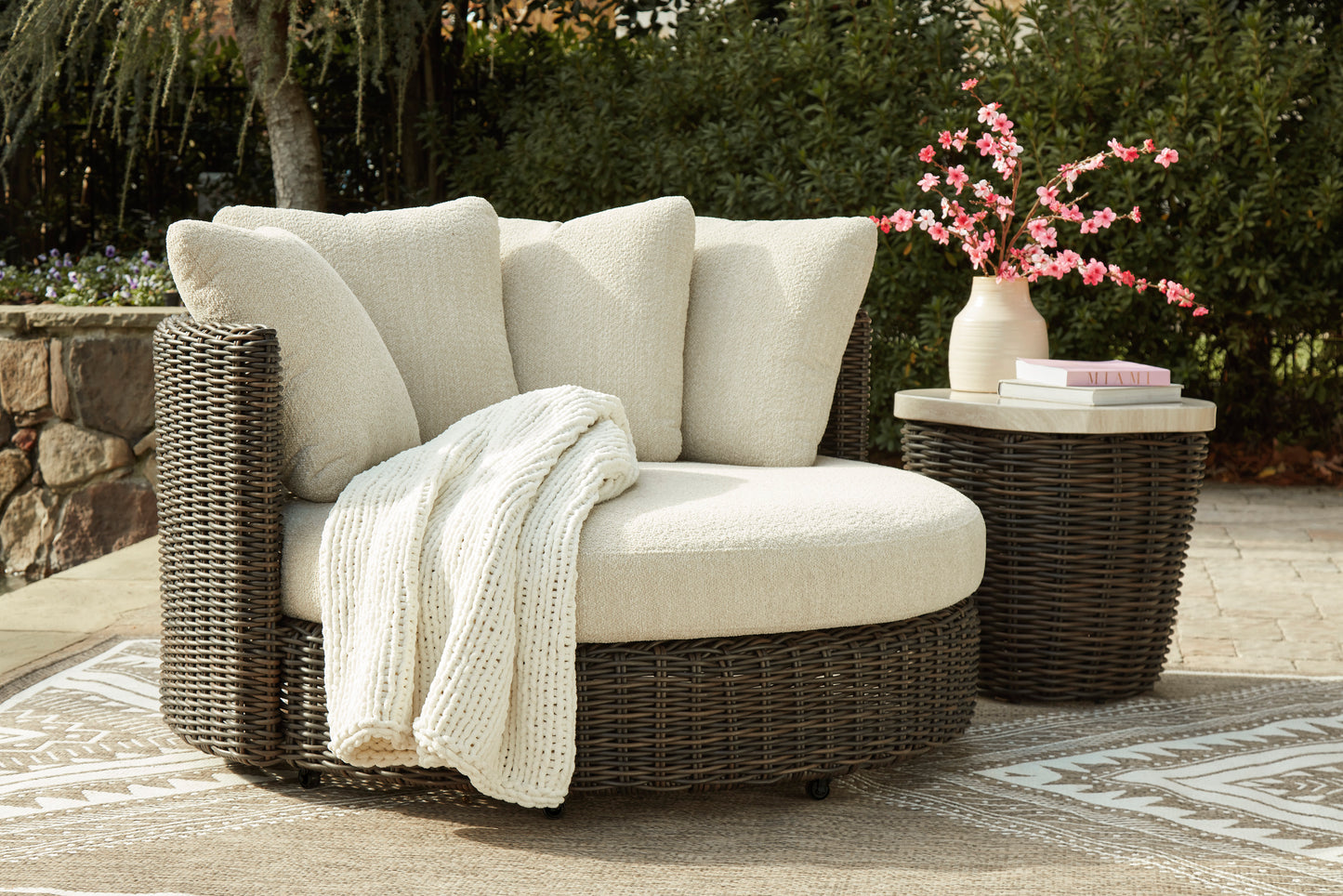 Kimora Swivel Lounge Chair With Cushion