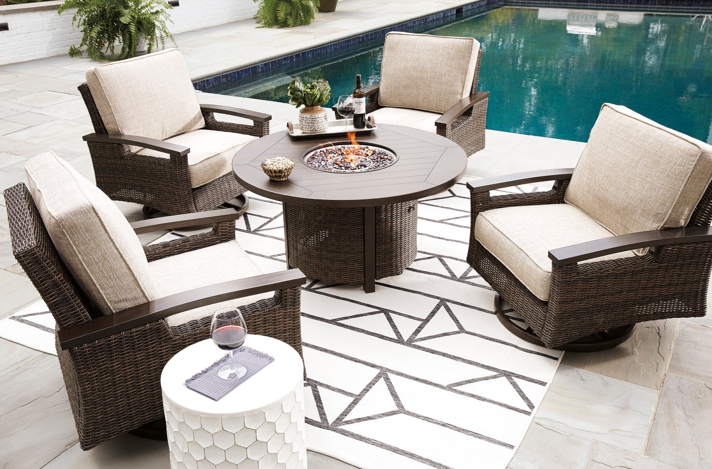 Paradise Trail Round Fire Pit Table