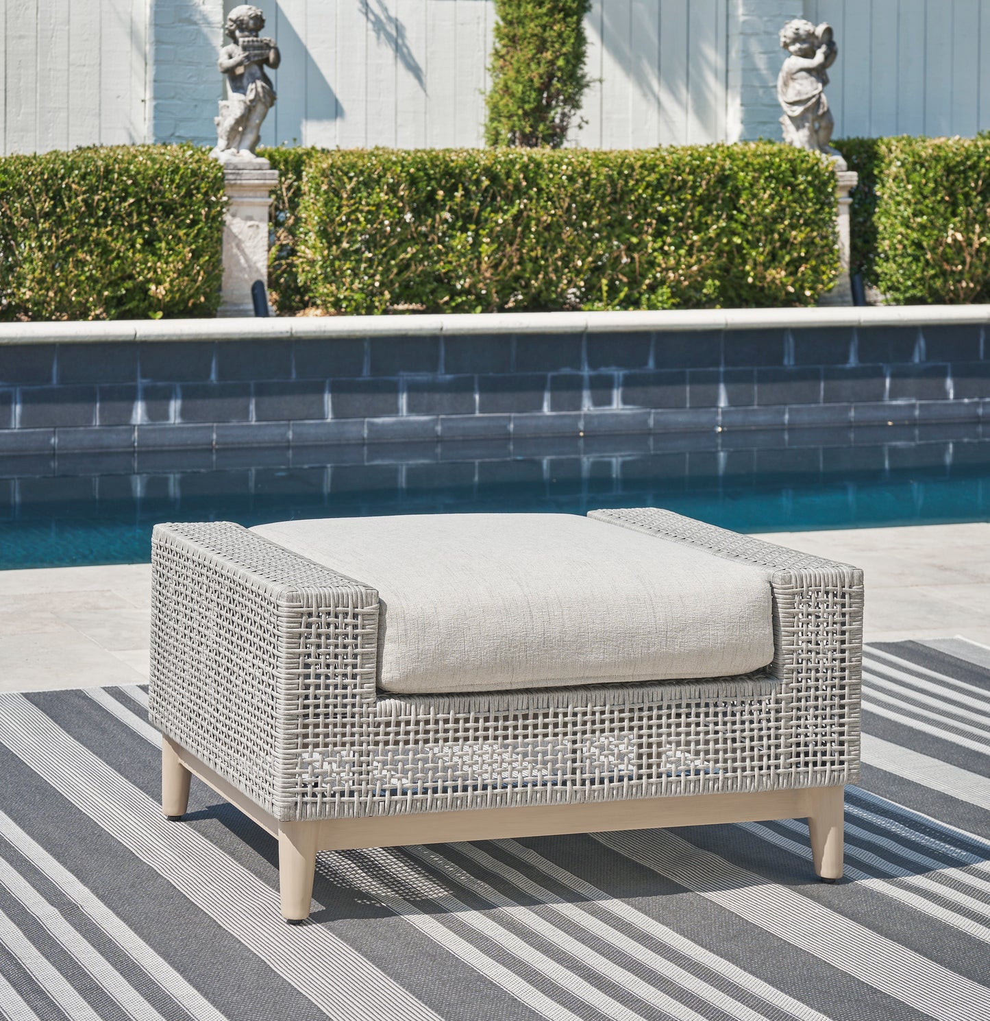 Seton Creek Ottoman With Cushion