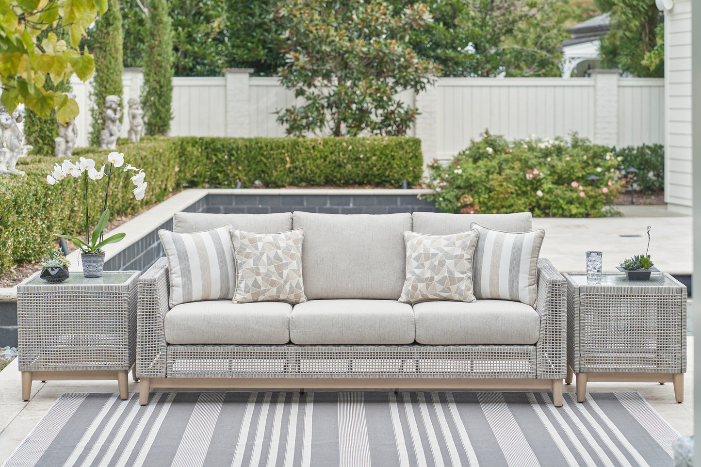 Seton Creek Sofa With Cushion