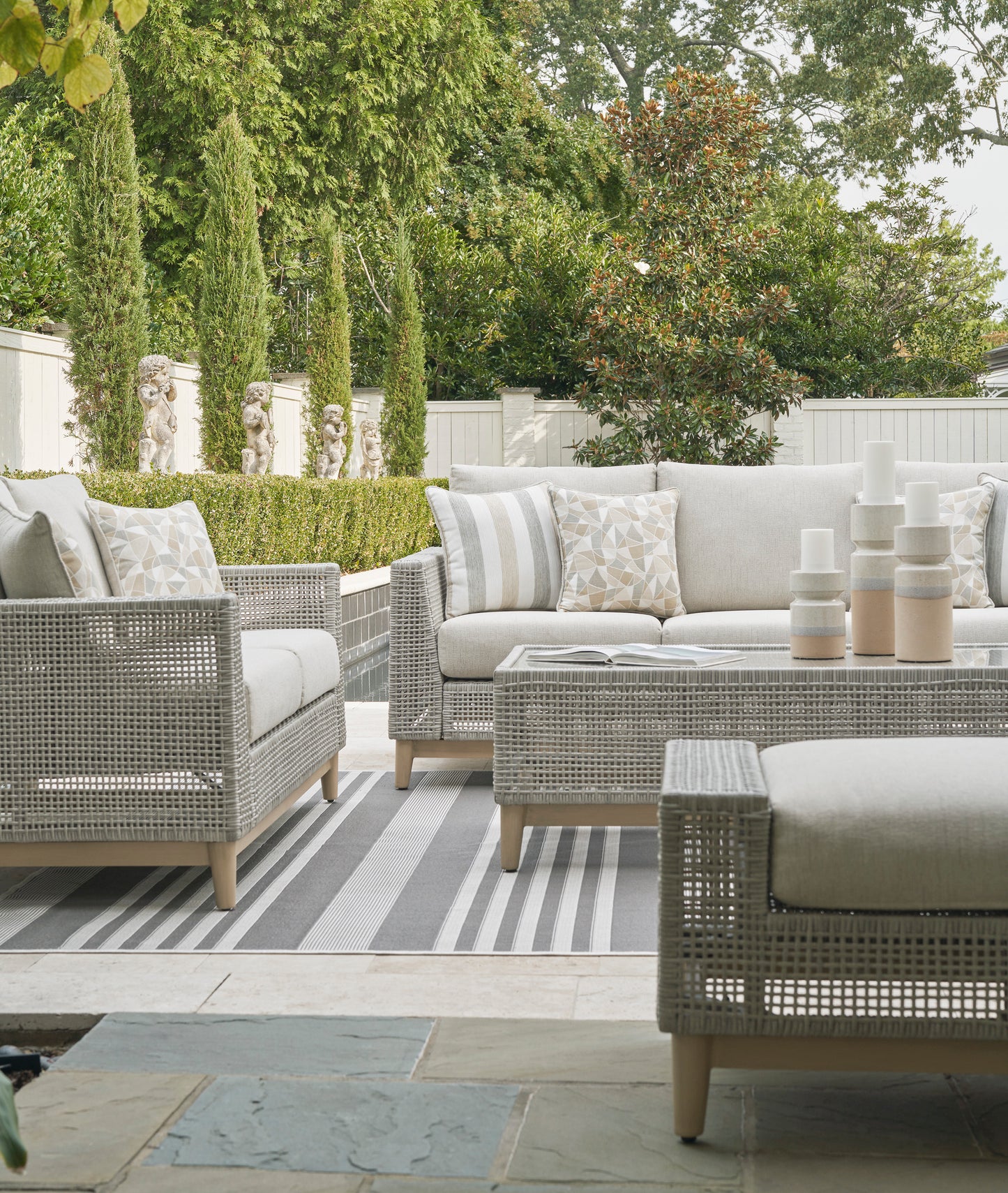 Seton Creek Swivel Lounge With Cushion