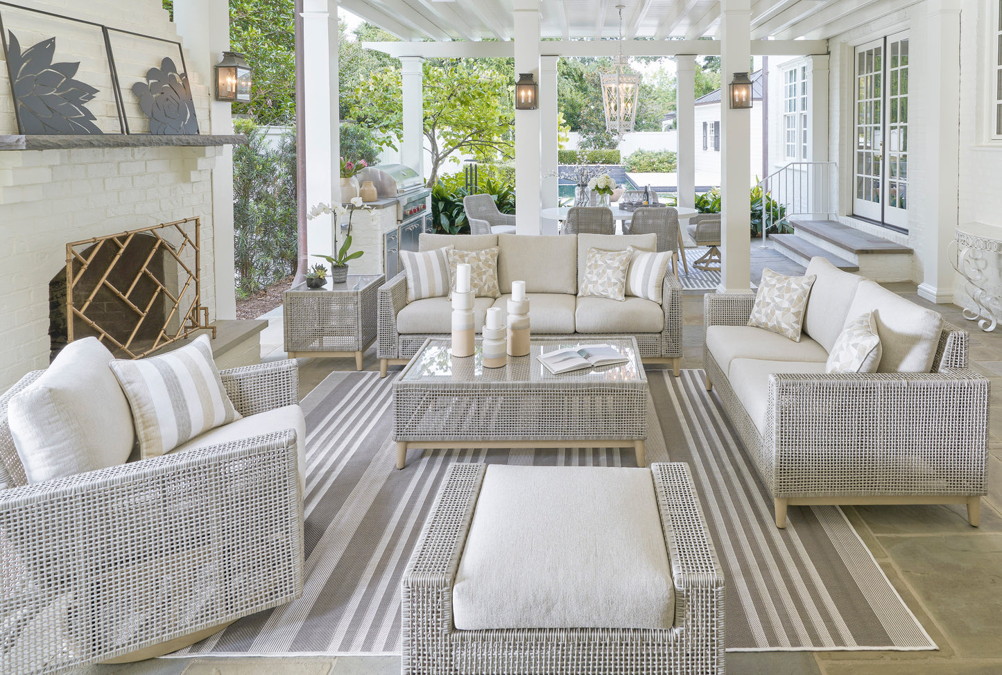 Seton Creek Swivel Lounge With Cushion