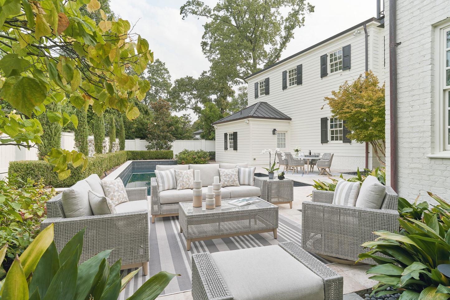 Seton Creek Loveseat With Cushion