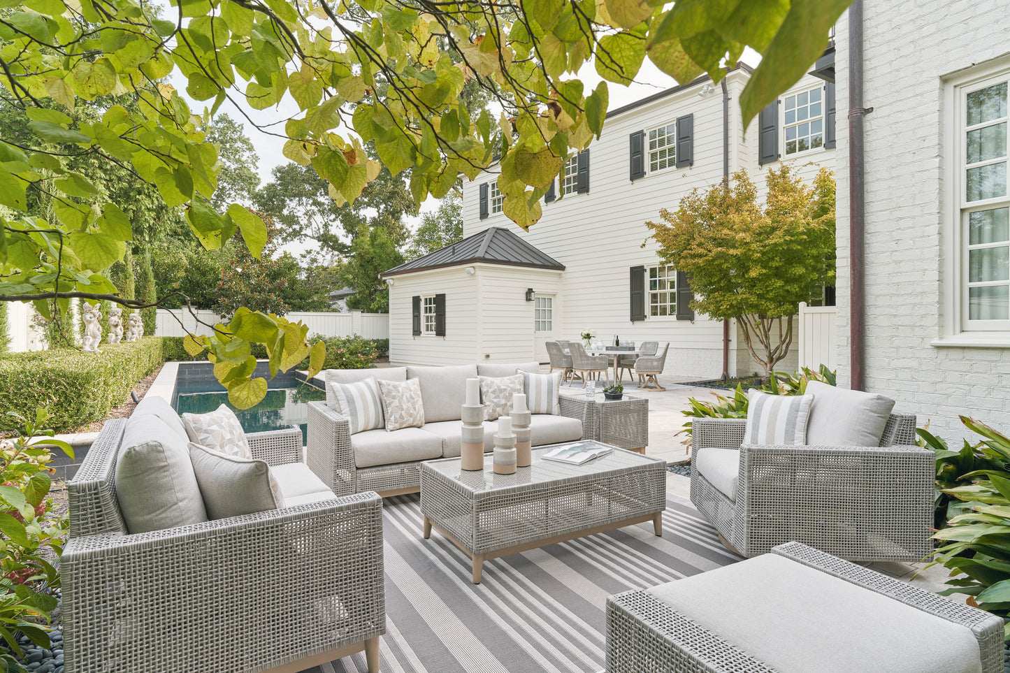 Seton Creek Loveseat With Cushion