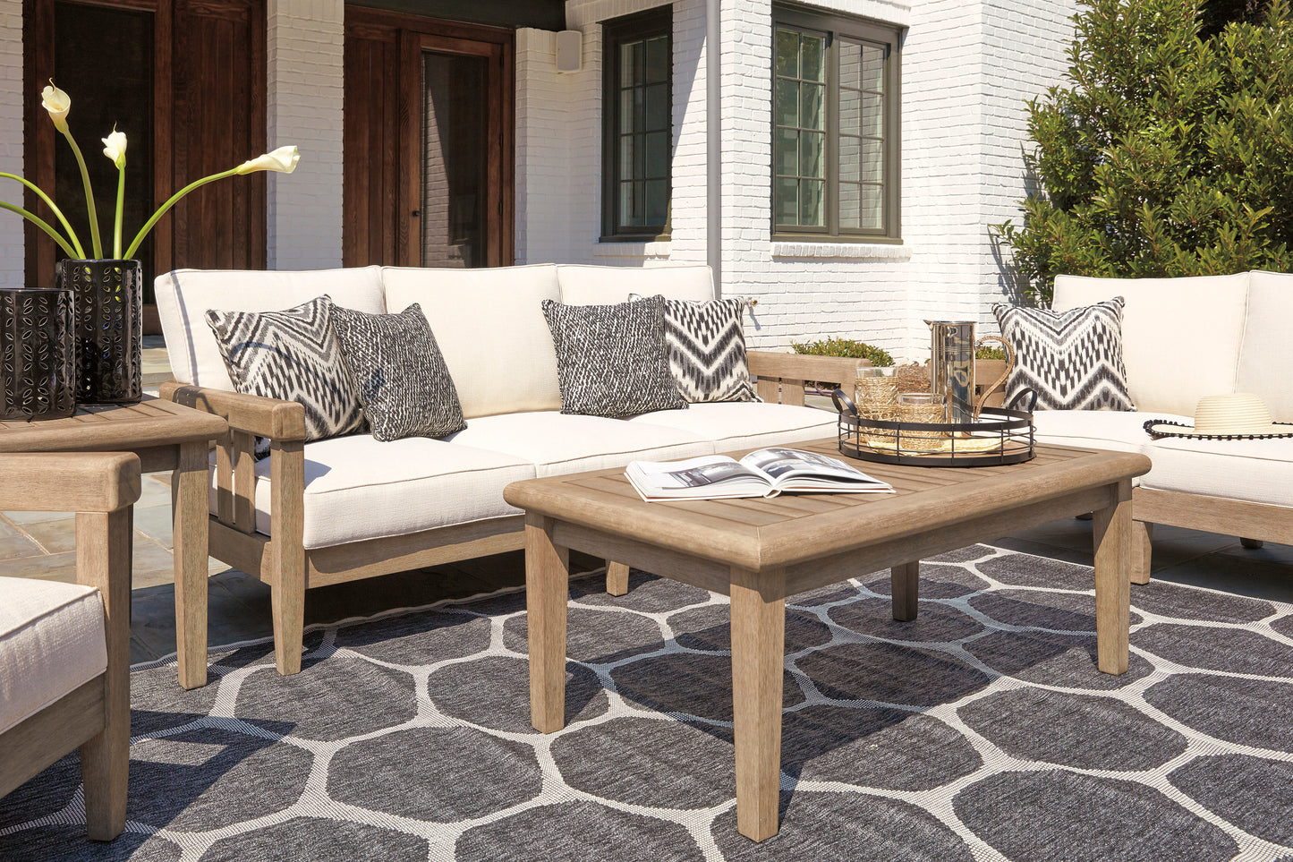Gerianne Rectangular Cocktail Table