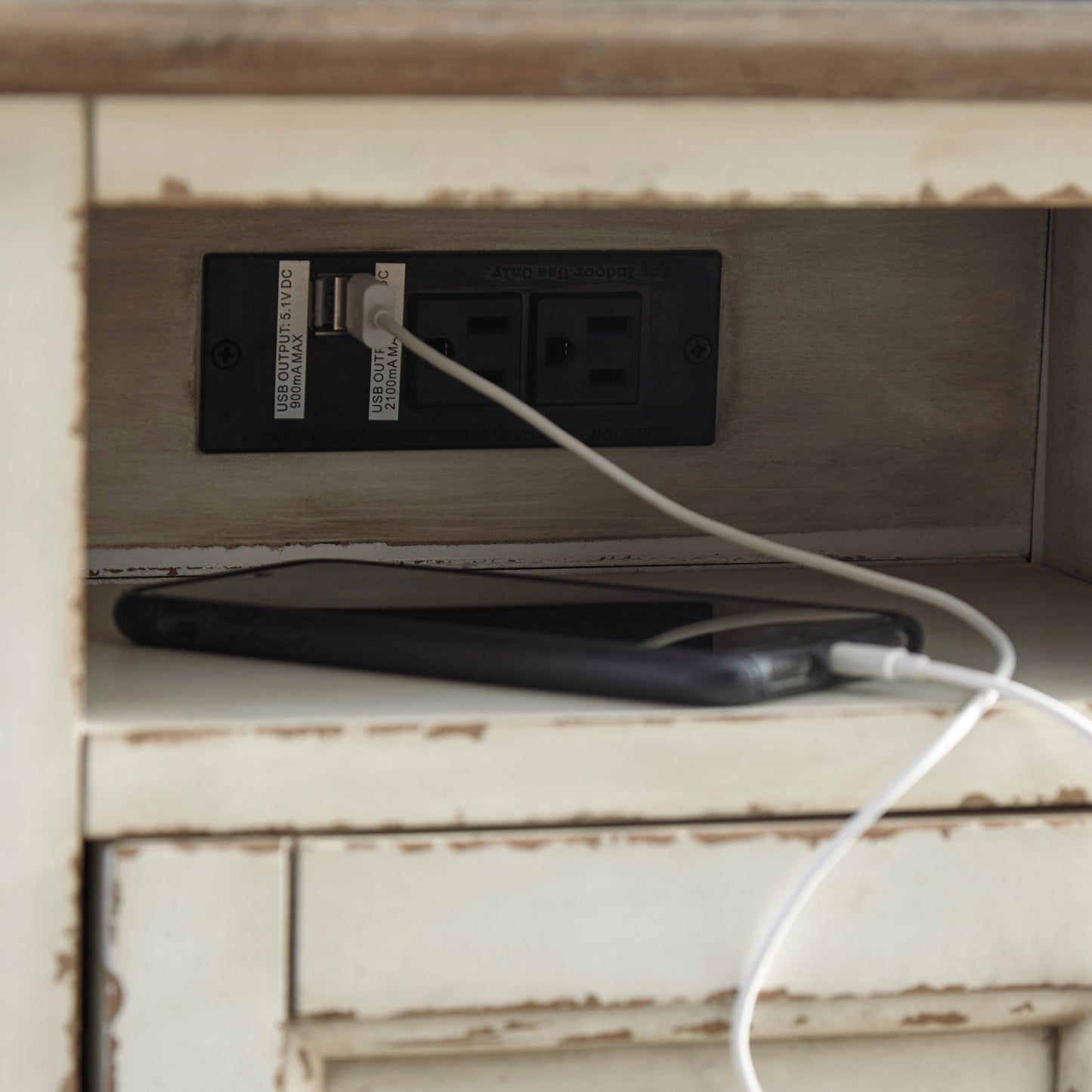 Realyn Coffee Table Set (Lift Top Coffee Table + 2 End Tables)